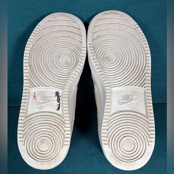Size 7.5 - Women’s Nike Court Visión Low - Picture 8 of 9